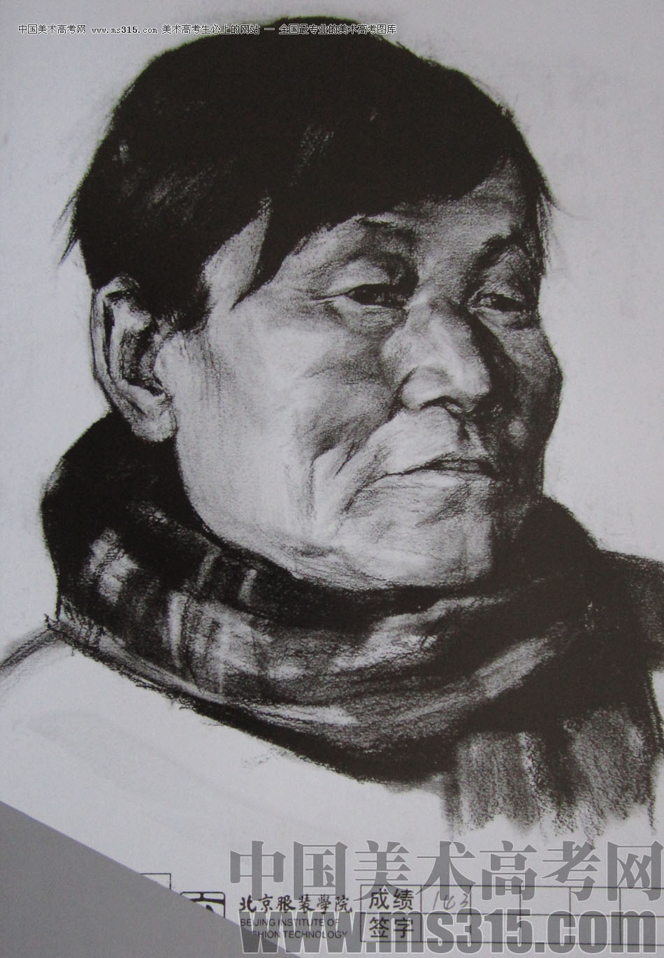 2012年北京服装学院素描人物头像优秀卷28