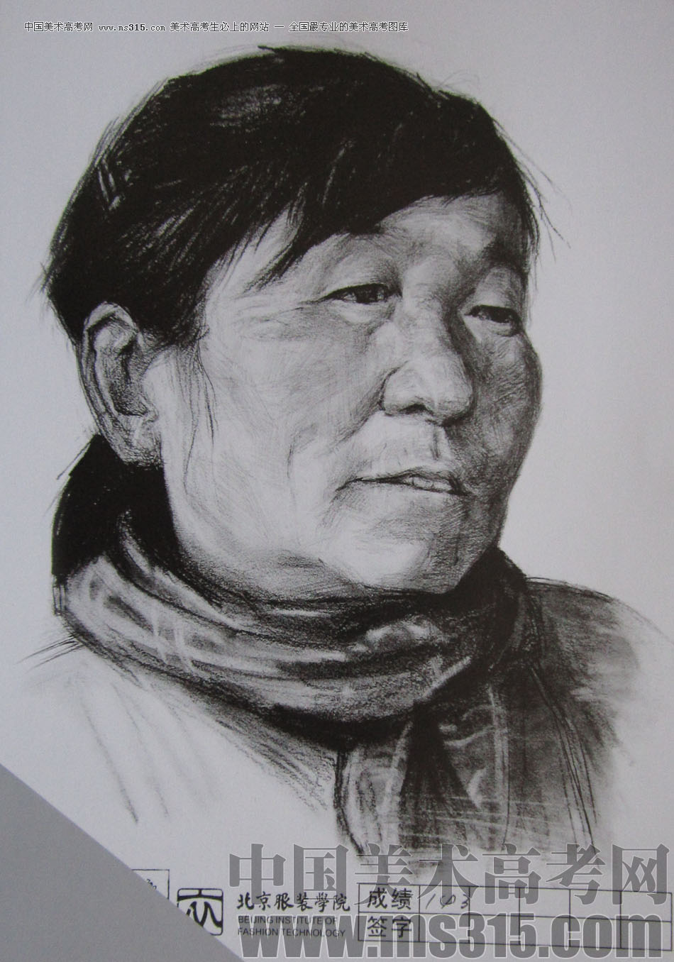 2012年北京服装学院素描人物头像优秀卷29